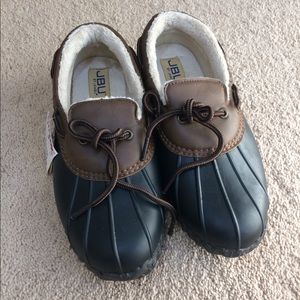 Waterproof insulated rain boots.